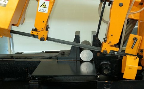 安陆数控带锯床自动送料精度会出现偏差吗？